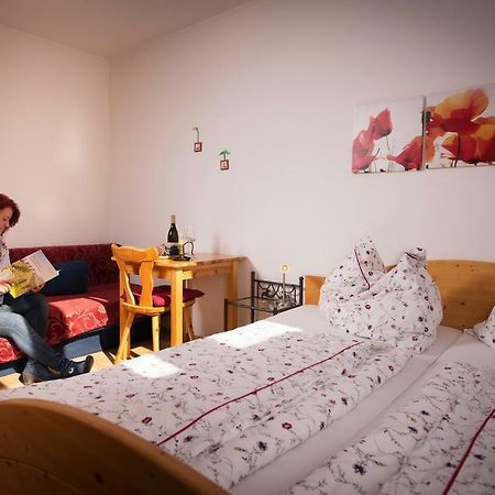 Отель Weingut Familie Krell Mitterretzbach Экстерьер фото